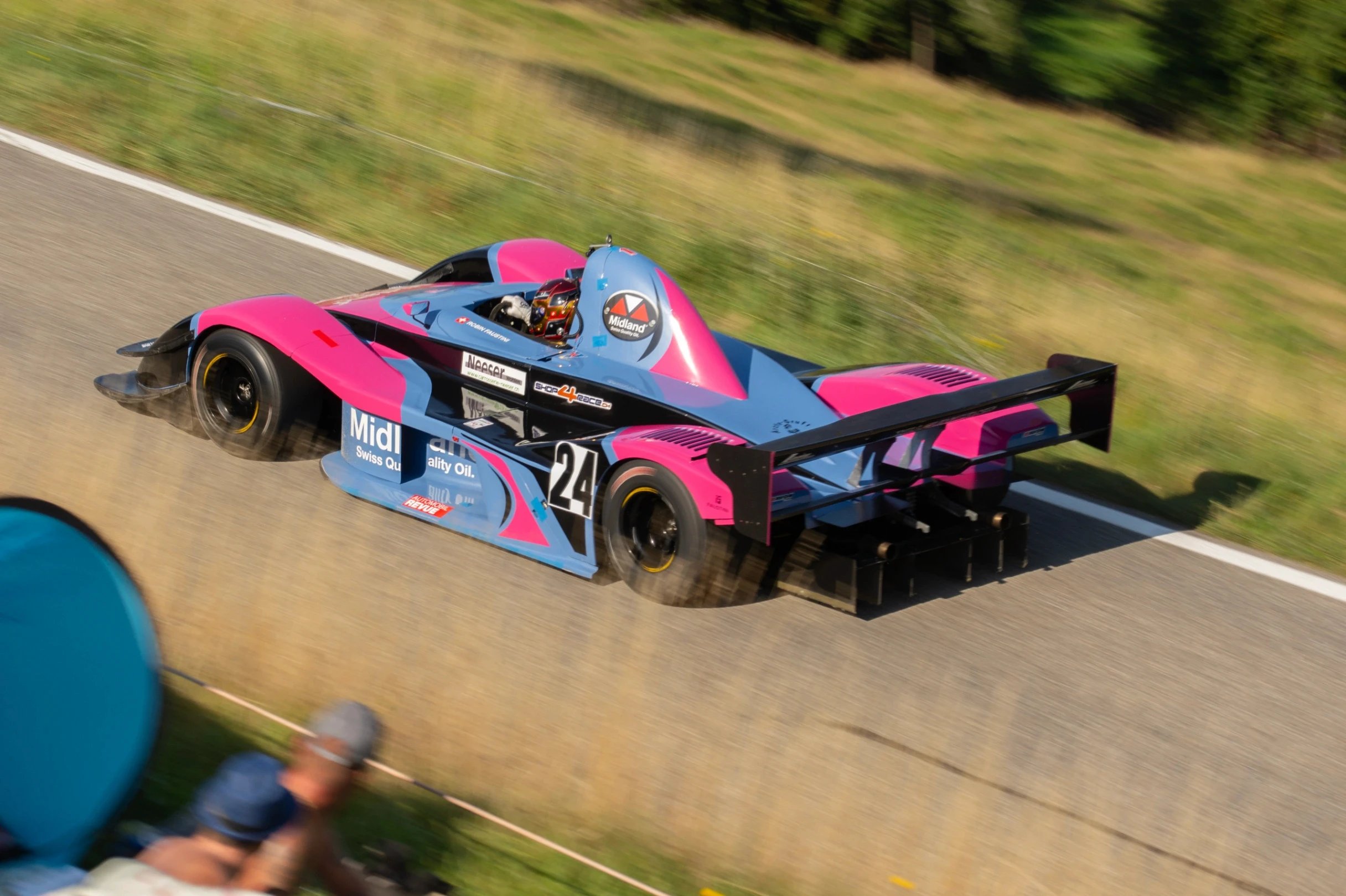 LMP2 Prototyp Auto in pink blauer Livery